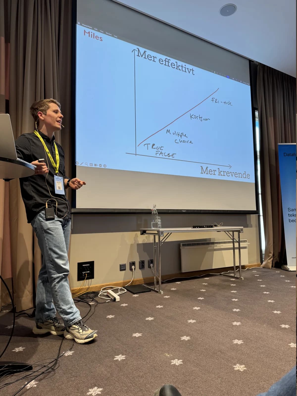 Peter Bull på scenen under Oppdal Tech 2026