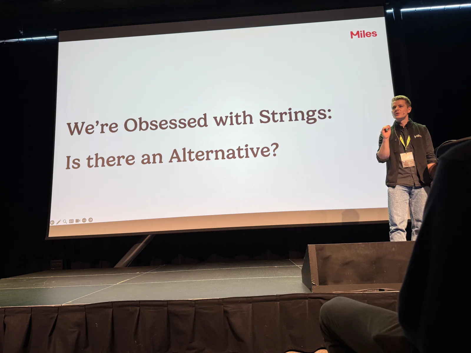 Peter Bull på scenen under Trondheim Developer Conference 2025
